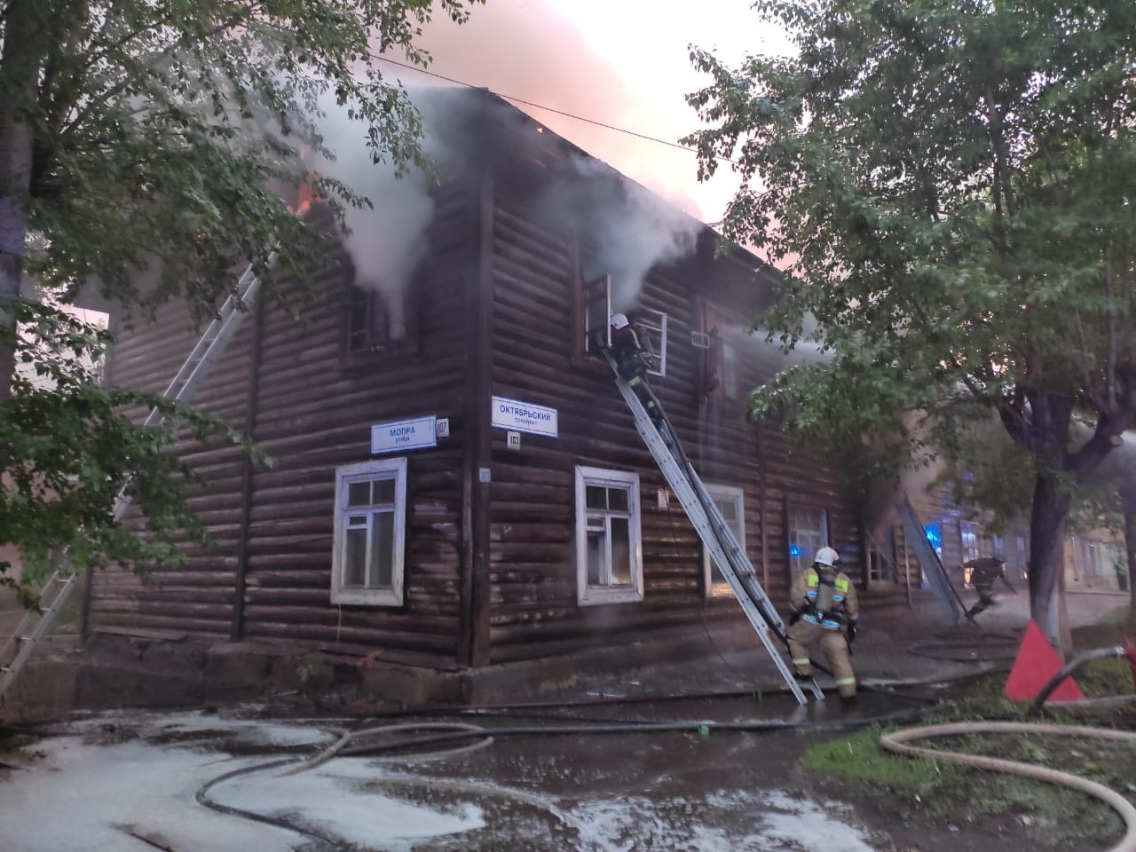 Пожарно-спасательные подразделения ликвидировали пожар в г. Кирове -  Оперативная информация - Главное управление МЧС России по Кировской области