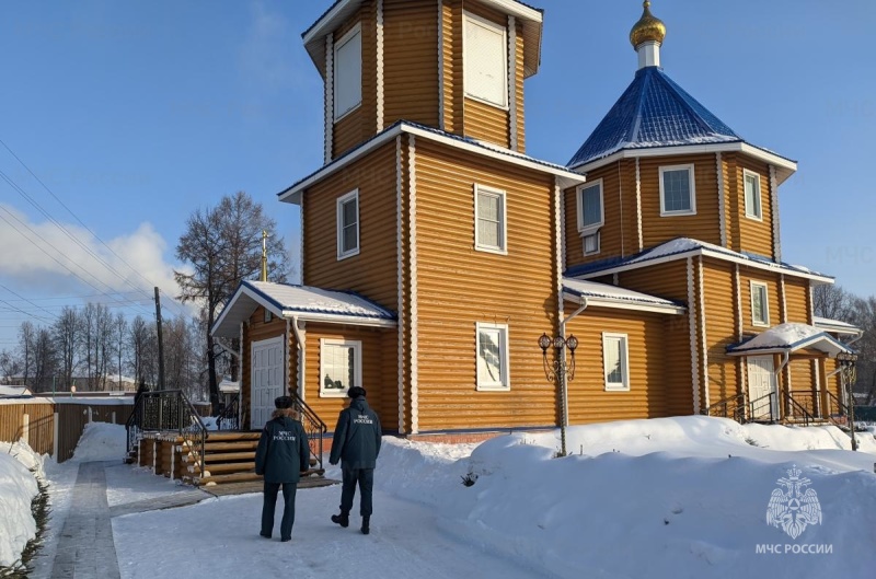 Сотрудники МЧС Кикнурского района провели инструктаж в местном храме