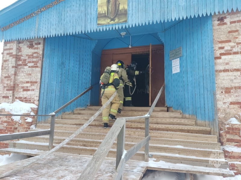 Унинские огнеборцы провели пожарно-тактические учения в церкви Александра Невского