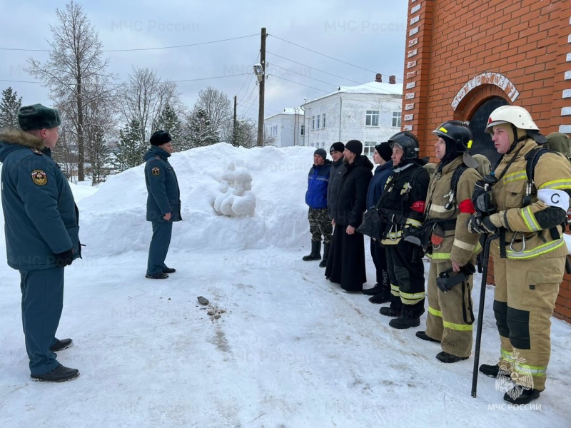 Унинские огнеборцы провели пожарно-тактические учения в церкви Александра Невского