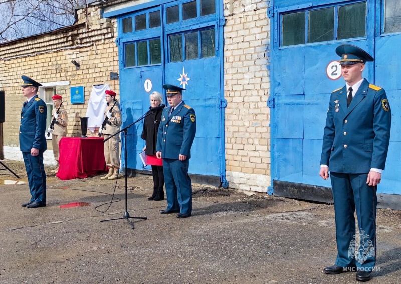 В Кикнуре открыли мемориальную доску в честь ветерана пожарной охраны