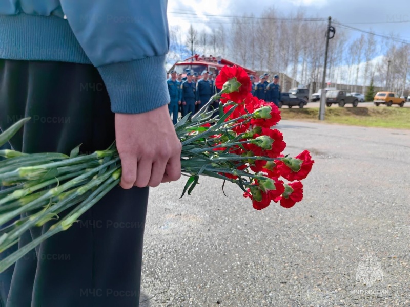 В Кикнуре открыли мемориальную доску в честь ветерана пожарной охраны