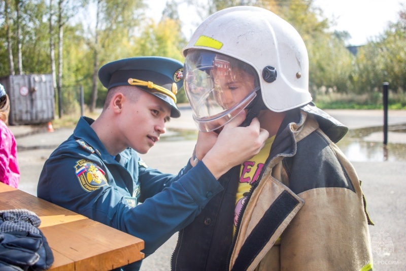 Кировские дошкольники познакомились с профессией пожарного