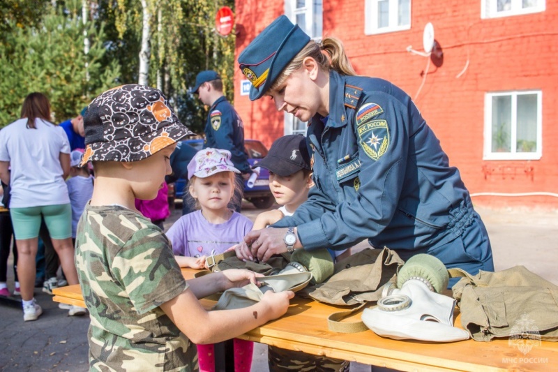 Кировские дошкольники познакомились с профессией пожарного