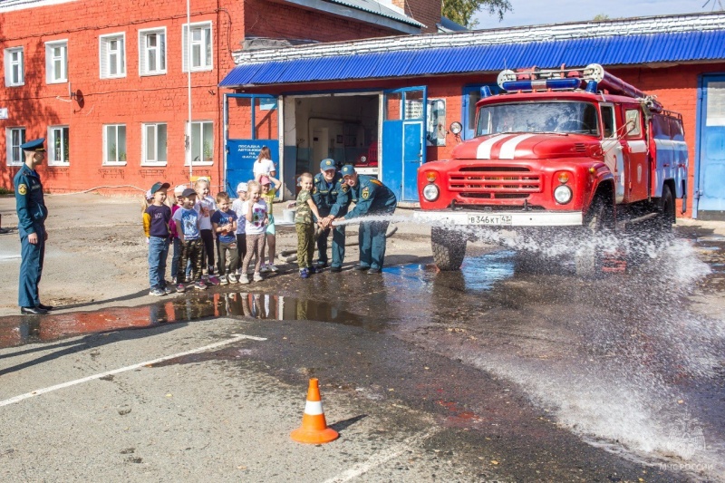 Кировские дошкольники познакомились с профессией пожарного