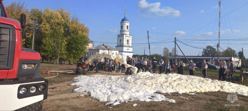 Оричевские спасатели познакомили школьников со своей профессией