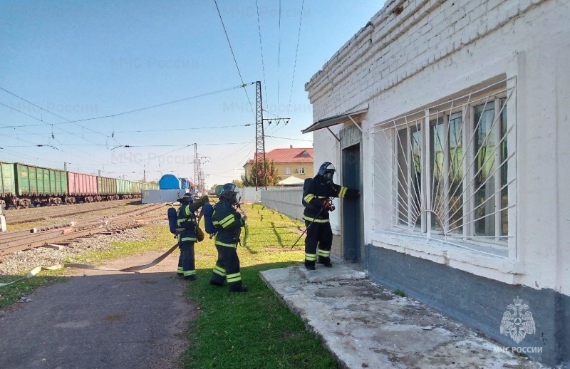 В Зуевке на железной дороге прошли совместные учения