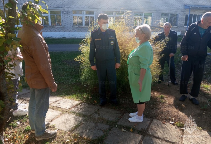 Нолинские спасатели провели тренировку по эвакуации