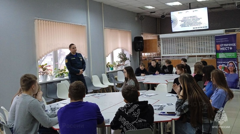 Сотрудники МЧС Кильмезского района приняли участие в фестивале "Лабиринт профессий"