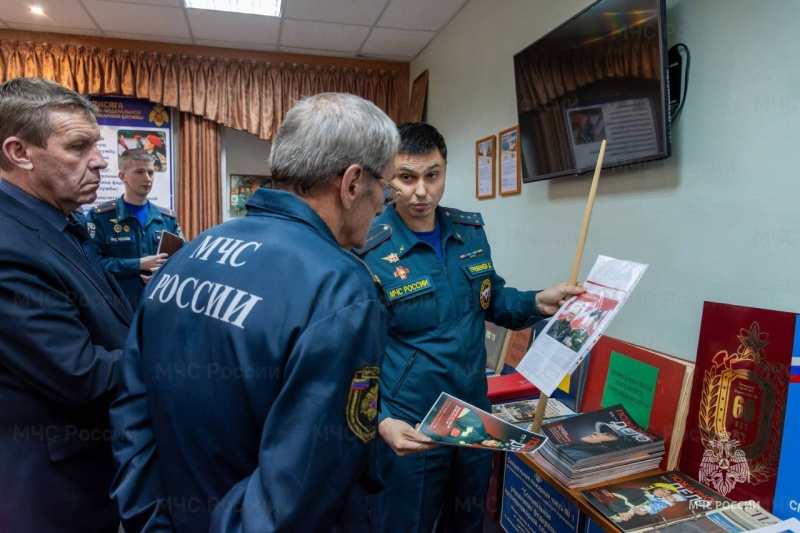 Председатель Поволжского совета ветеранов пожарных и спасателей провел "Урок Мужества" для кадетов