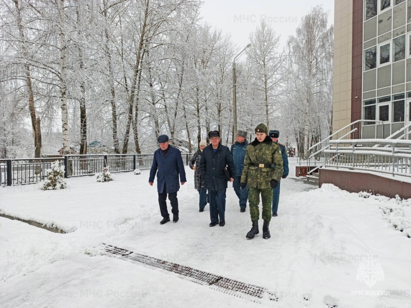 Председатель Поволжского совета ветеранов пожарных и спасателей провел "Урок Мужества" для кадетов