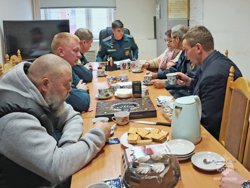 Председатель Поволжского совета ветеранов пожарных и спасателей провел "Урок Мужества" для кадетов