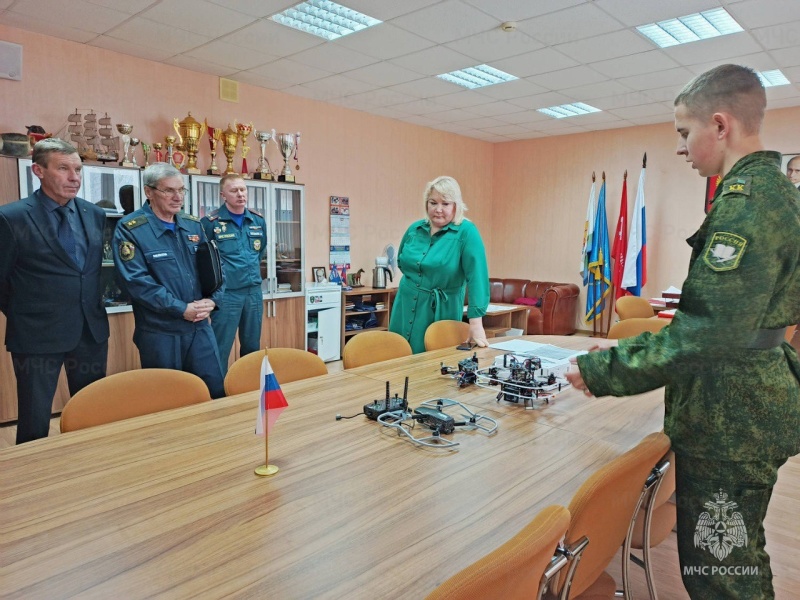 Председатель Поволжского совета ветеранов пожарных и спасателей провел "Урок Мужества" для кадетов